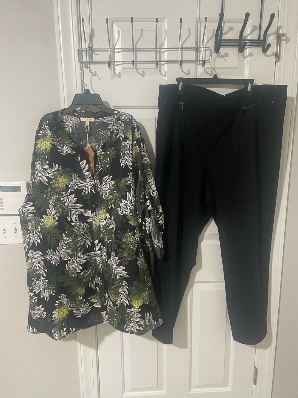 Black Ponte Pull-On Pants 3x lane Bryant flint & moss flowy top 3x